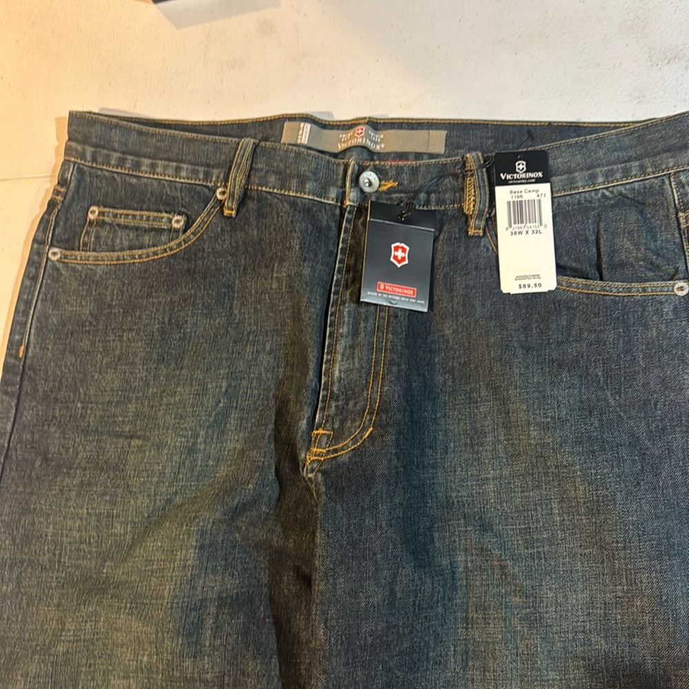 New Victorinox Base Camp Jeans 38w x 32L